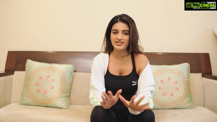 Nidhhi Agerwal Instagram - With the festive season coming up, I need all the time I have to set things up at home. 25 hours is what I need and #urbanclap gives me that extra hour wherein instead of being at only a salon I manage to finish multiple things! Be it watching tv while getting my service or having the house cleaned. Always keeps me ready! #TyohaarKiExpertTaiyaari and now you can get upto 60% off on all their services with their festive sale @urbanclapbeauty ! Video by @vatsal_shethia_photography