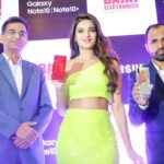 Nidhhi Agerwal Instagram - Really excited to launch Samsung Galaxy Note10 |10+, the next level of Power, at Bajaj Electronics, Forum Sujana Mall, Hyderabad. Its a computer, a movie console, film studio and an intelligent S-pen, all in one device. #Samsung #Galaxynote10 #DoWhatYouCant @artistmanagement_ind Styling- @officialanahita