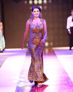 Nidhhi Agerwal Instagram - What a way to relive the vintage with the vintage auric glam waves and an epic #HairAndBeyond2019 in Vijaywada! @StreaxProfessional #RetroRemixCollection Designer - @saajbyankita