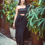 Nidhhi Agerwal Instagram - ☮️ Outfit: @reetiarneja Bracelet : @harinifinejewellery Pic: @crafty_chandu Earrings: mom 😊 Styled by @officialanahita