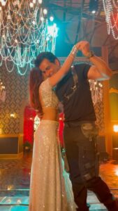Nidhhi Agerwal Instagram - Make your reels now on #SaathKyaNibhaoge ❤️ Will share the best ones 😍 #reelitfeelit #trending 

@sonu_sood @farahkhankunder @tonykakkar @altafraja_official @desimusicfactory @anshul300 @raghav.sharma.14661