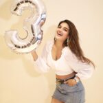 Nidhhi Agerwal Instagram – We are a 3 Million strong family now.. Thankyou to all my fan clubs and every person for loving and supporting me all the time ❤️😊🤗 #sundayfunday
@sarang.tarte