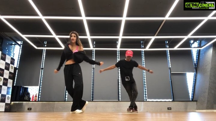 Nidhhi Agerwal Instagram - Happy #worlddanceday ❤️ my first love. Dancing makes me so happy. It’s something I have always taken seriously and trained for my entire life. Lots of love to all my fellow dancers 🤗 you make the world a better place #dance #hiphop