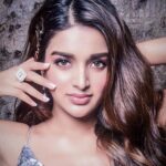Nidhhi Agerwal Instagram - ख़ुद से ही जितने की ज़िद हैं मुझे ख़ुद को ही हराना हैं मैन भिड़ नहीं हूँ दुनिया की मेरे अंदर एक ज़माना हैं 🌟
