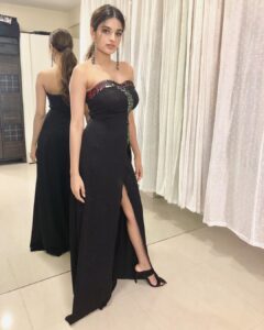 Nidhhi Agerwal Instagram - Fear is stupid, so are regrets 💁🏻‍♀️ #unboxingnidhhi