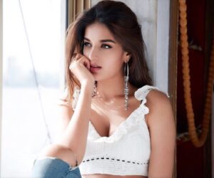 Nidhhi Agerwal Instagram - Peace comes from within 🧚🏻‍♂️ 📸 genius @sureshnatarajan.in #notedited