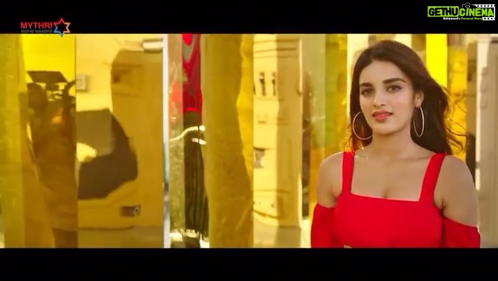 Nidhhi Agerwal Instagram - Teaser of a song from #savyasachi it was too much fun dancing to this one ❤️ @chayakkineni @chandoo.mondeti @mythriofficial @shekhar LINK IN BIO