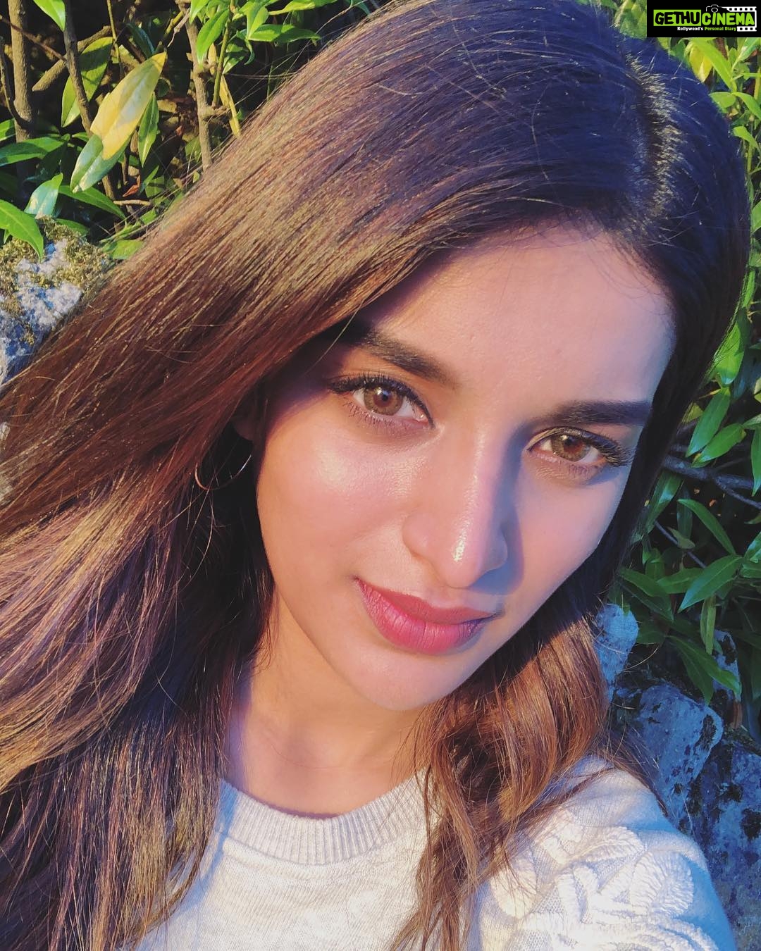Nidhhi Agerwal Instagram - Sunshine in London ☀️ #goodtimes London, United Kingdom