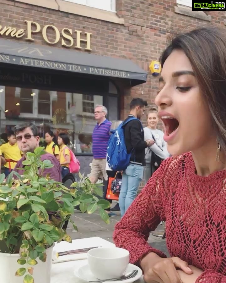 Nidhhi Agerwal Instagram - New way of eating salad 😂 London, United Kingdom