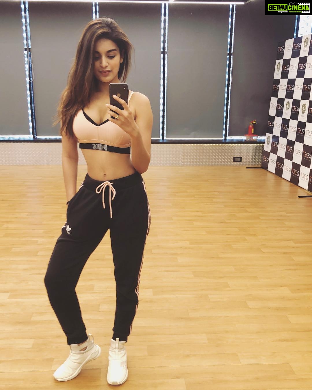 Nidhhi Agerwal Instagram - My happy place #fitness #love #dance