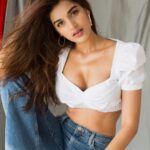 Nidhhi Agerwal Instagram - Rise ☀️🌈🌸🌻 📸- @sashajairam Styling- @shimulpatell #saturdayvibes #blueandwhite #denim #goodvibes