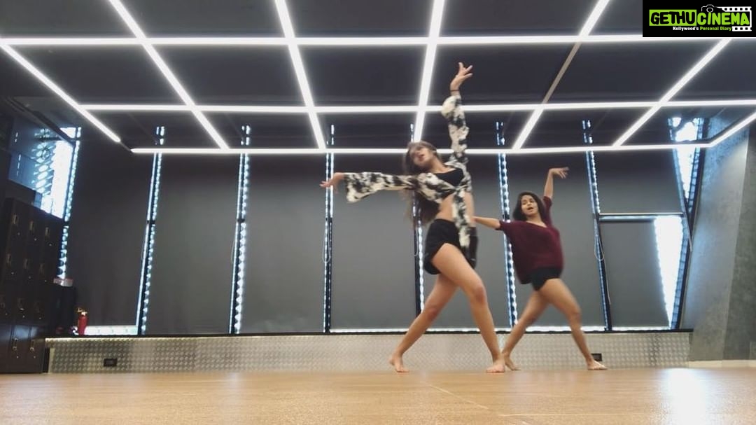 Nidhhi Agerwal Instagram - Havana oo na na.. half of my heart is in Havana oo na na.. 🦋 Dancing around with my teacher @dimplekotecha Inspired by @brinnnicolegooch #dance #havana #freestyle #brinnnicole