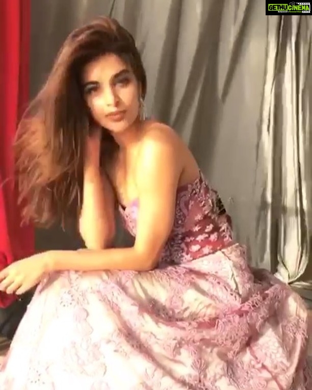Nidhhi Agerwal Instagram - Quick tip to all the girls out there, and maybe some boys. The best and easiest way to get volume in your hair is to flip you hair 💁🏻♀️