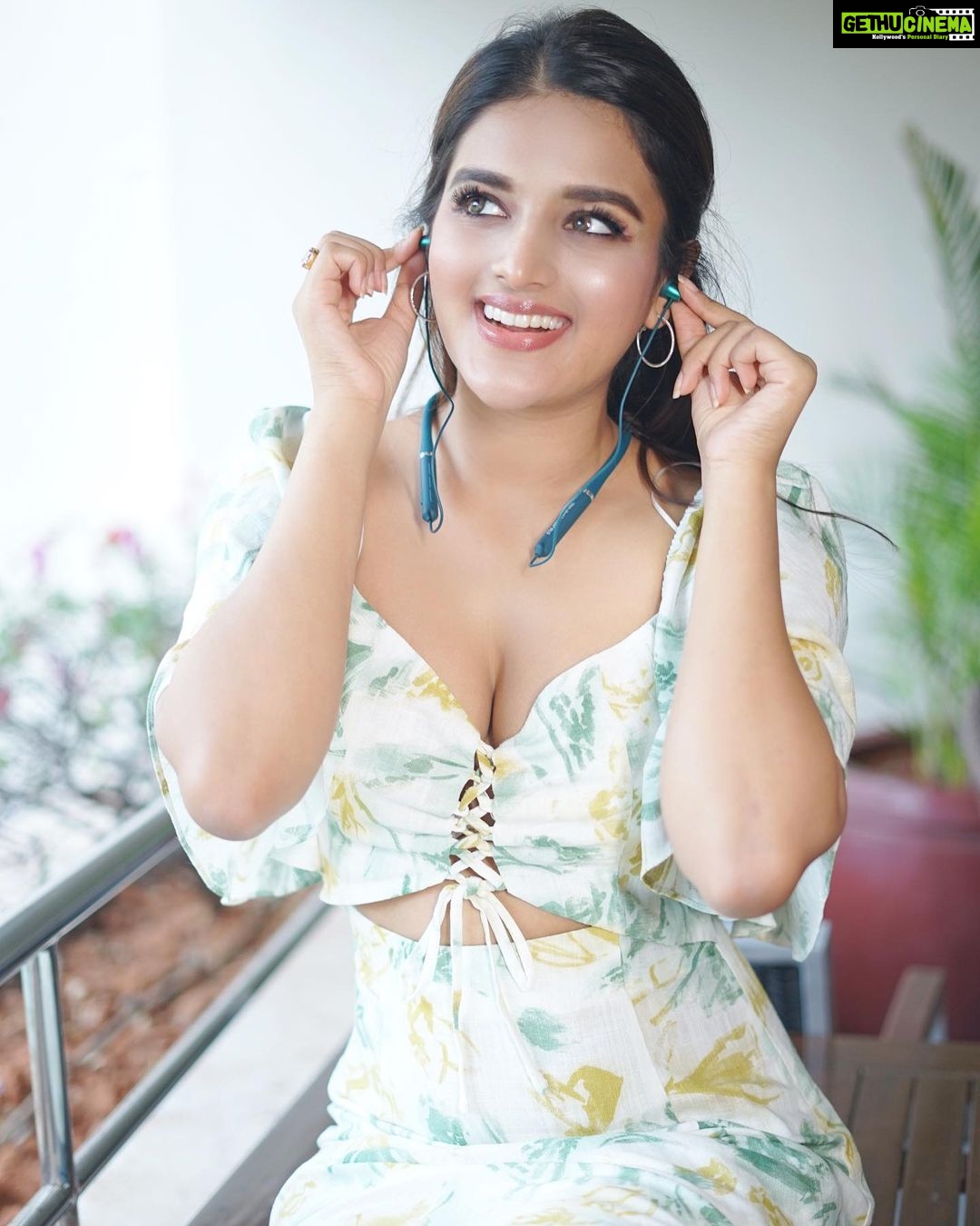 Nidhhi Agerwal Instagram - Nothing delights me more than a little session of my favorite songs. I carry my @ambraneindia neckband everywhere, it's the ultimate mood booster. #AmbraneAlly #DoWhatPowersYou #ThereforeAmbrane