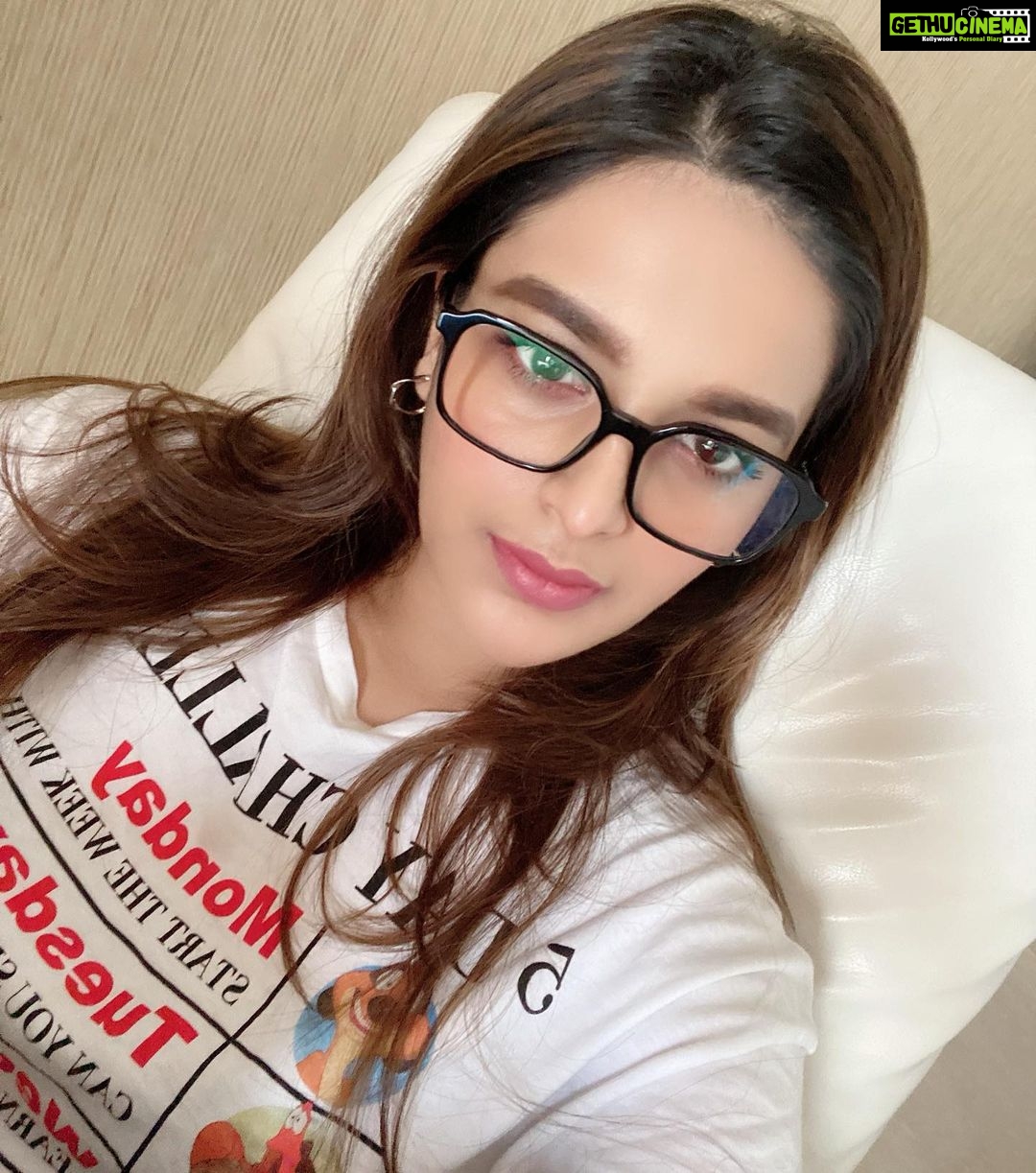 Nidhhi Agerwal Instagram - How’s this look 🤓 guyzzz