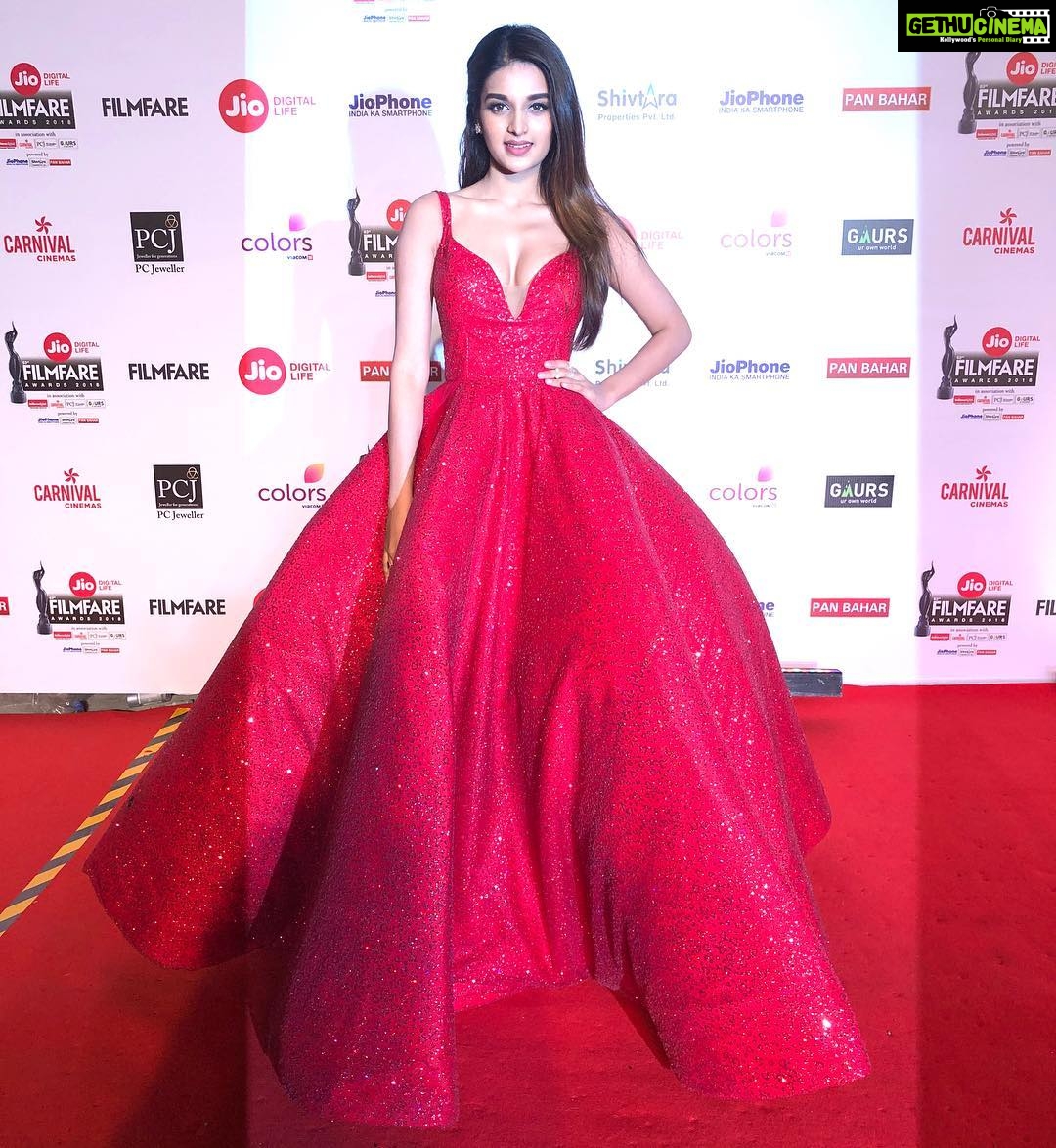 Nidhhi Agerwal Instagram - ❤️ Filmfare ❤️ #myprincessmoment