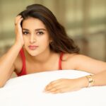 Nidhhi Agerwal Instagram - गुलाबी आँखें जो तेरी देखी 🌹