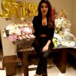 Nidhhi Agerwal Instagram - Long long way to be a star but thank you for sending me flowers and cake! ❤️🎂 love you guys 😘 #munnamichael
