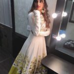 Nidhhi Agerwal Instagram – 🌼 #saregamapa #lilchamps 
Makeup- @13kavitadas 
Hair- @seemakhan1988 
Styling- @theanisha wearing @divyareddyofficial