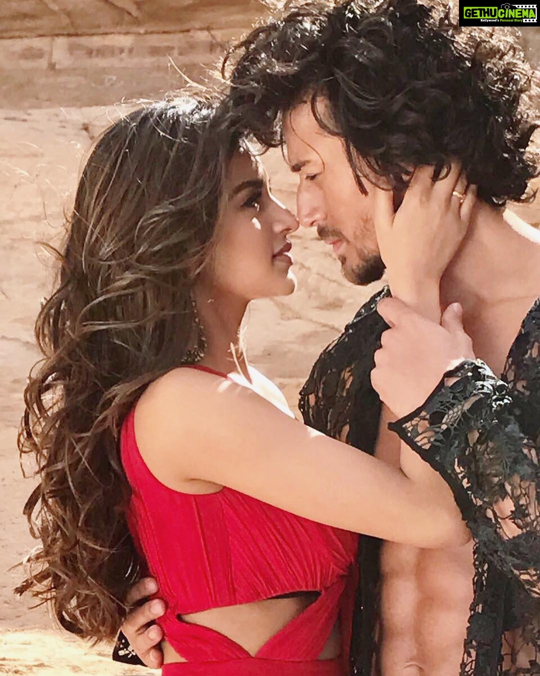Nidhhi Agerwal Instagram - Pyar Ho ❤️️ #outtoday#pyarho #munnamichael