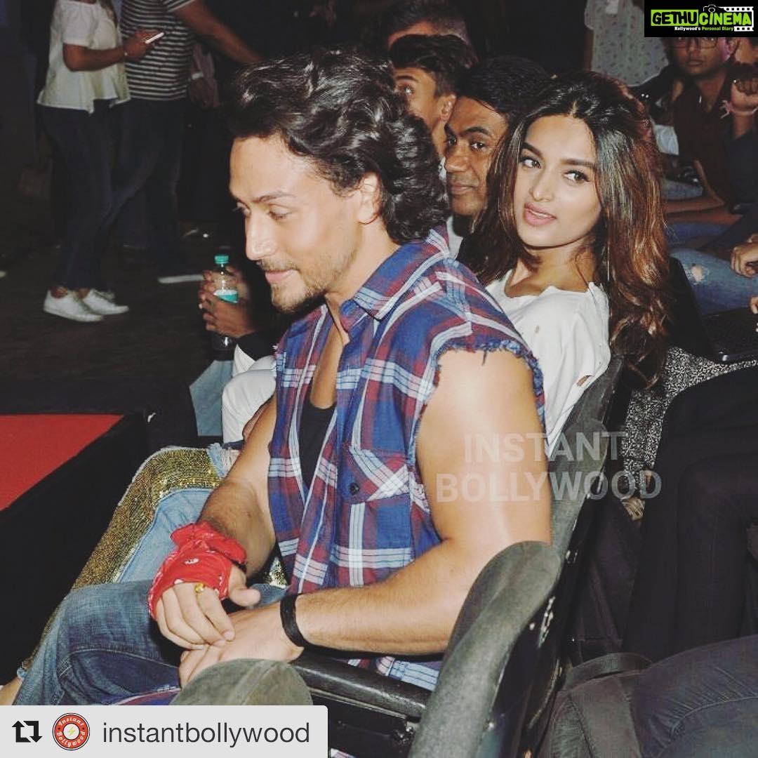 Nidhhi Agerwal Instagram - Our Munna Michael team 🤗 #munnamichael @sabbir24x7 @tigerjackieshroff @vikirajani @eros_now