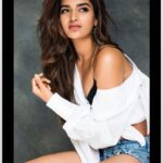 Nidhhi Agerwal Instagram – Hmmmmmmmmmm 🌺🌺🌺