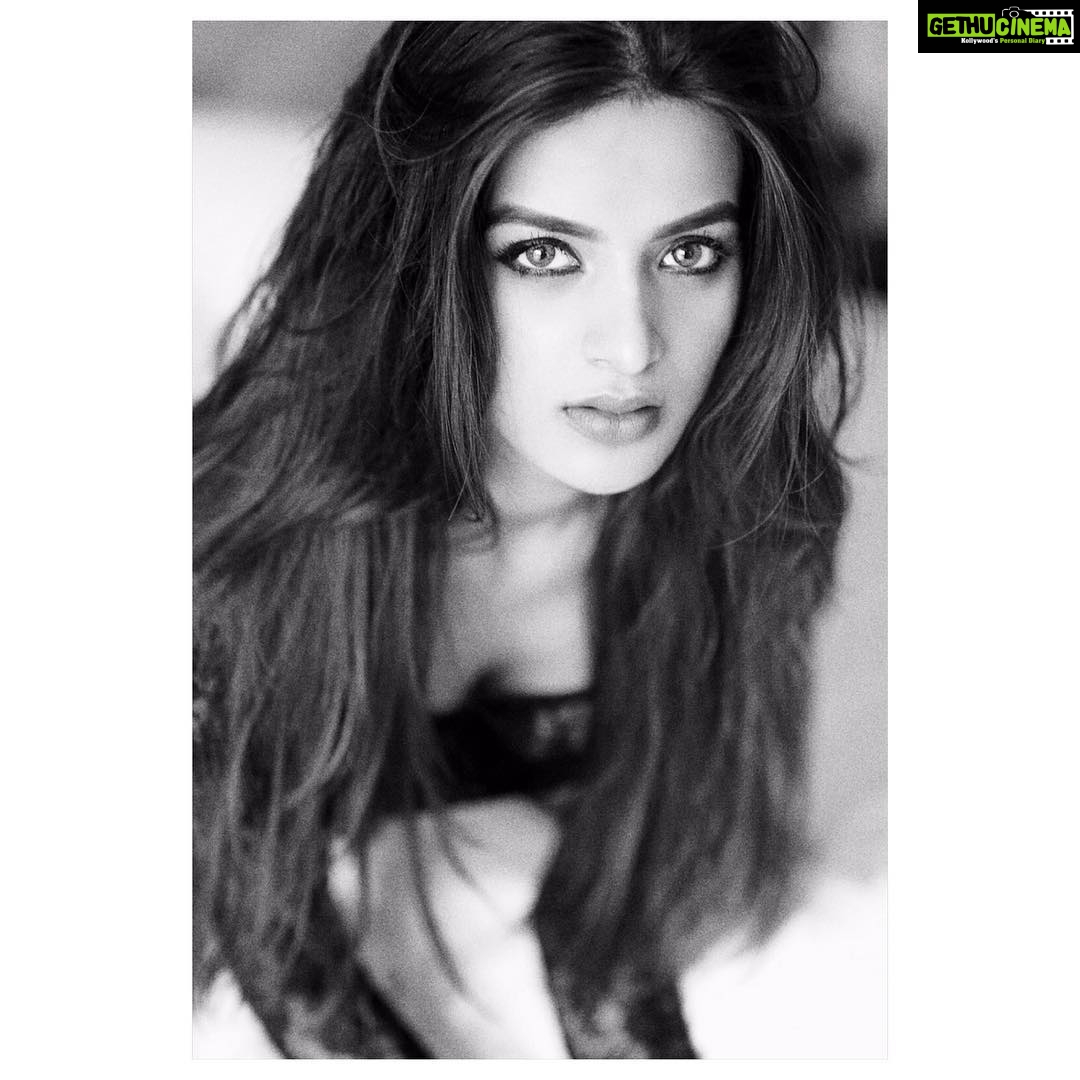 Nidhhi Agerwal Instagram - 📸 @sashajairam