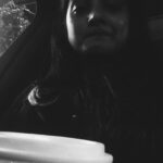Nivetha Thomas Instagram - Una niña y su taza de café.