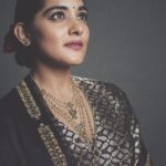 Nivetha Thomas Instagram - For the audio launch of #Darbar 😊 • Outfit @raw_mango • Jewellery @sheetalzaveribyvithaldas • Styling @jukalker • Hair & Makeup @prakatwork • 📸 @kiransaphotography