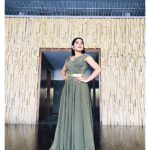 Nivetha Thomas Instagram - For the Success Meet of #118Movie in an •Olive gown by @nikhilthampi from @thedeccanstory •Styled by @jukalker •Studs by @hm •Makeup @sadhnasingh1 🌱