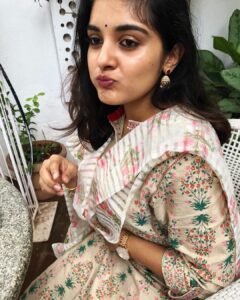 Nivetha Thomas Instagram - Mmm well a minute’s wait and I would’ve finished my meal 🤷‍♀️