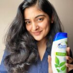 Nivetha Thomas Instagram - One line story : This girl stopped her search for dandruff solutions & is happy flaunting her dandruff free scalp ;) Only with the New Head and Shoulders Neem get rid of Dandruff causing germs and be up to 100% DD free. Grab yours now at special offers on Amazon. #headandshouldersindia #headandshouldersneem #dandrufffree