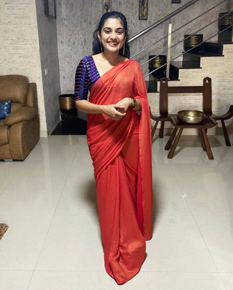 Nivetha Thomas Instagram - When an old saree gently reminded me she existed and then gave me a hug..