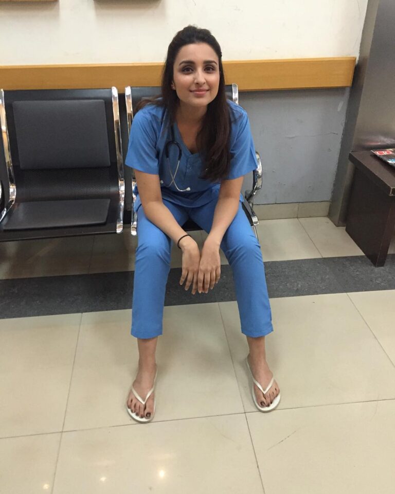 Parineeti Chopra Instagram - Dr. Chopra exhausted after a long surgery ;) haha. very important shoot coming soooooooon!! #DoctorForADay