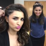 Parineeti Chopra Instagram – Certain people  force-photobombing my selfie. #DesperateToBeInMyPhoto #ChaloOk #Jakarta @tejalshetty