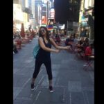 Parineeti Chopra Instagram - My first Instagram video!!! Hadd to be in Times Square !!! #NewYorkStateOfMind #DanceDance !!!! :) @theanisha @rynachopra