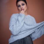 Parineeti Chopra Instagram - 9 days left .. thats why resting. Ded. #TheGirlOnTheTrain 🚊 Photographer : @kadamajay ; Stylist : @mohitrai @tarangagarwal_official ; Assisted by :@harshitasamdariya ; Outfit : @hm @massimodutti ; Makeup : @mitalivakil ; Hairstylist : @sangeetahairartist ; Manager : @neh_sharma85.