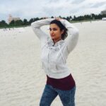 Parineeti Chopra Instagram - Some posing on South Beach. #BollywoodDoorNahi