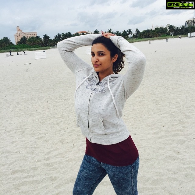 Parineeti Chopra Instagram - Some posing on South Beach. #BollywoodDoorNahi