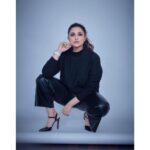 Parineeti Chopra Instagram - Only 10 days left?!? 🤯 F***. Till then, I’ll just enjoy dressing up .. #TheGirlOnTheTrain 🚊 Photographer: @kadamajay Stylist: @mohitrai @tarangagarwal_official Assisted by: @harshitasamdariya Outfit: @zara Makeup: @mitalivakil Hairstylist: @sangeetahairartist Manager: @neh_sharma85