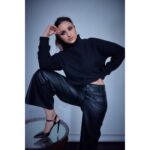 Parineeti Chopra Instagram - Only 10 days left?!? 🤯 F***. Till then, I’ll just enjoy dressing up .. #TheGirlOnTheTrain 🚊 Photographer: @kadamajay Stylist: @mohitrai @tarangagarwal_official Assisted by: @harshitasamdariya Outfit: @zara Makeup: @mitalivakil Hairstylist: @sangeetahairartist Manager: @neh_sharma85