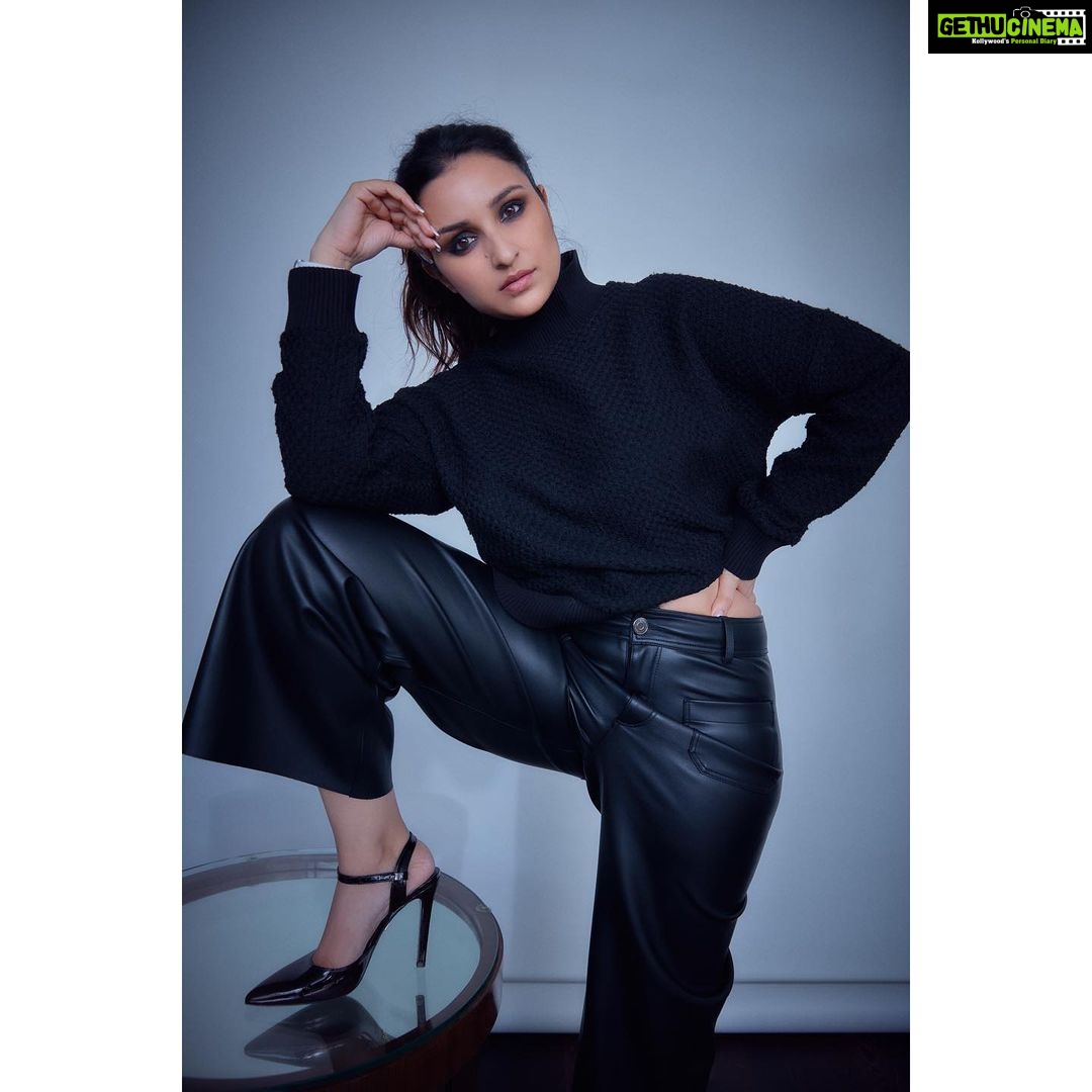 Parineeti Chopra Instagram - Only 10 days left?!? 🤯 F***. Till then, I’ll just enjoy dressing up .. #TheGirlOnTheTrain 🚊 Photographer: @kadamajay Stylist: @mohitrai @tarangagarwal_official Assisted by: @harshitasamdariya Outfit: @zara Makeup: @mitalivakil Hairstylist: @sangeetahairartist Manager: @neh_sharma85