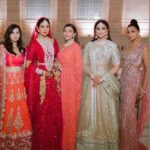 Parineeti Chopra Instagram - Bridesmaids with the queen🐝 @priyankachopra @mubinarattonsey @tam2cul @anjula_acharia