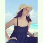 Parineeti Chopra Instagram - Throwback. Maldives. Ocean = SMILING! 🌊😍 Behind every smile there is a story. Mine is simple - I travel to an island and go diving every 3 months!! During this lockdown, lets all share some reason thats makes us smile. It could be food, family, music anything! I’m starting this challenge with my paagal friend Sanu! @mirzasaniar Also this is my lifestyle transformation without compromising on sleep and exercise! *Like me, Invisalign also believes in celebrating smiles. Therefore, now get Rs.15000 off on their world-class treatment*! Link in bio - https://bit.ly/37YgIsm *Over 8 Million smiles have been transformed by Invisalign teeth aligners and if you too want a beautiful smile like me, grab the 15K discount offer asap! Just visit the Invisalign coupon site to start the journey of your smile transformation, keep smiling! #BehindEverySmile there is an Invisalign story*! *#Invisalign #ClearAlternativeToBraces #InvisalignIndia #SmartTechnology #Nocompromise* #Throwback @invisalign_in