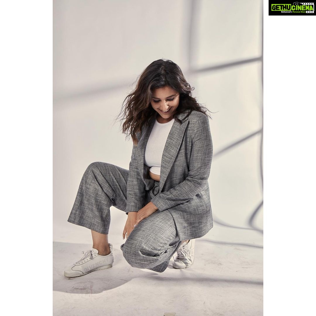 Parineeti Chopra Instagram - Sandeep in sneakers? Or any other caption. 🤣👟 #SandeepAurPinkyFaraar