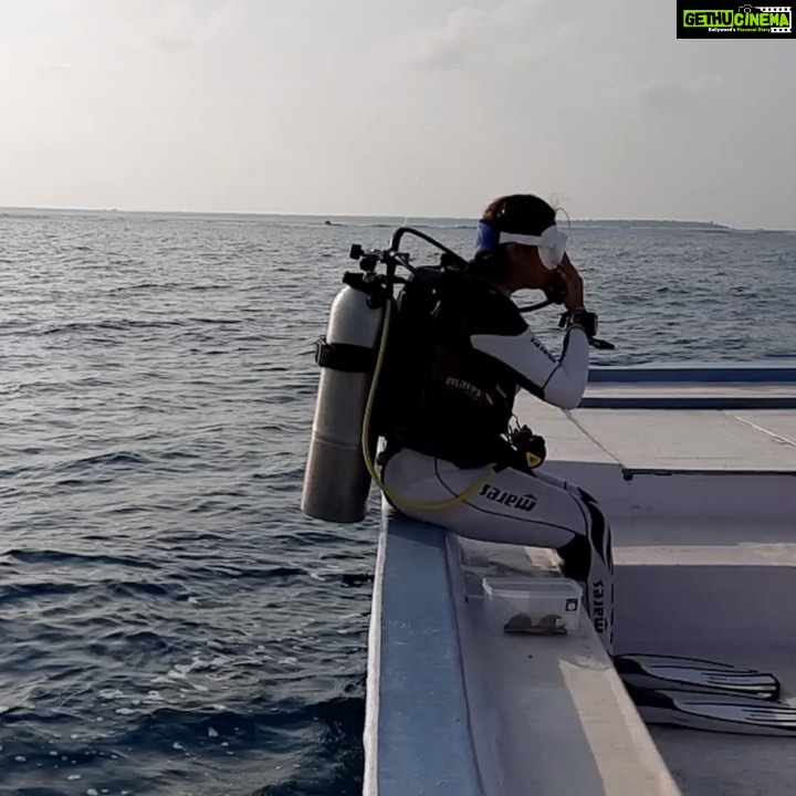 Parineeti Chopra Instagram - GUYSSSSSS 😍 The sun. The sea. And Me on the #MegaMonster Trail with 64MP camera of #SamsungM31. What a combo! Check out my Slow-mo video shot on the #GalaxyM31. To get your #MegaMonster #GalaxyM31, click on @samsungindia’s bio and get notified!