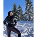 Parineeti Chopra Instagram - Didn’t find a chiffon saree in my bag but I played some Yash ji songs in my head. Same no? 🥰 #YRFGirlForever Postalm Winterpark