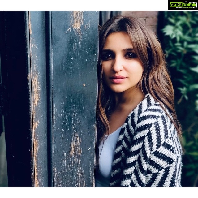 Parineeti Chopra Instagram - While the shot is being set up 😜 But guys #TheGirlOnTheTrain - WHAT. AN. EXPERIENCE. Life changing. Nirvana. Peace. 📸 @tribhuvanbabu London, United Kingdom