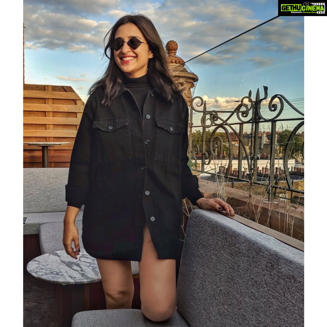 Parineeti Chopra Instagram - Day off = photo session ♟ Harrods
