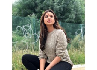 Parineeti Chopra Instagram - So. We’ve started shooting for #GirlOnTheTrain in London. Its my MOST difficult role to date; I feel like I’m in a hostel, with no time (or headspace) for social media or chilling or doing anything else. Its a new experience for me - being cut off from everything and everyone else... Will share the first look soon. This picture was the only “timepass” I’ve done on set so far 🤣🤣 London, United Kingdom
